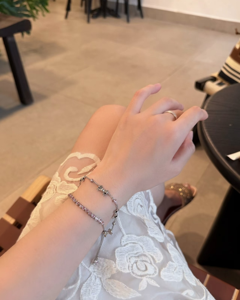 預購｜CHARLES & KEITH 蝴蝶結手鍊 銀色